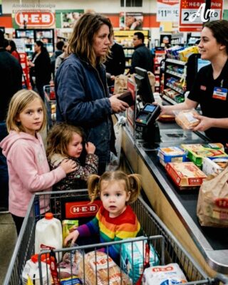 I Paid for Groceries for a Mother of Three – A Week Later, She Walked Into My Office, and Everyone Stood Up